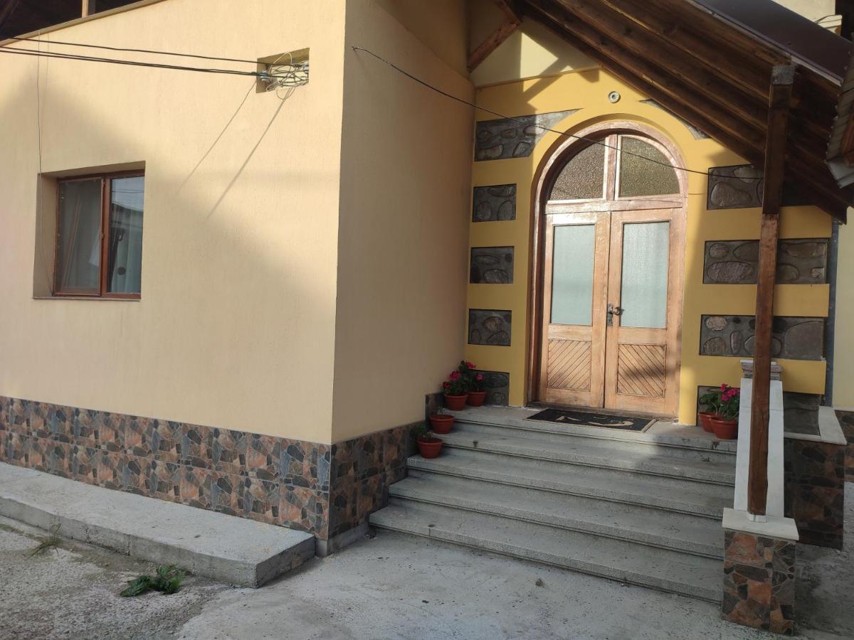 Central House Hotel Curtea De Arges Exterior photo