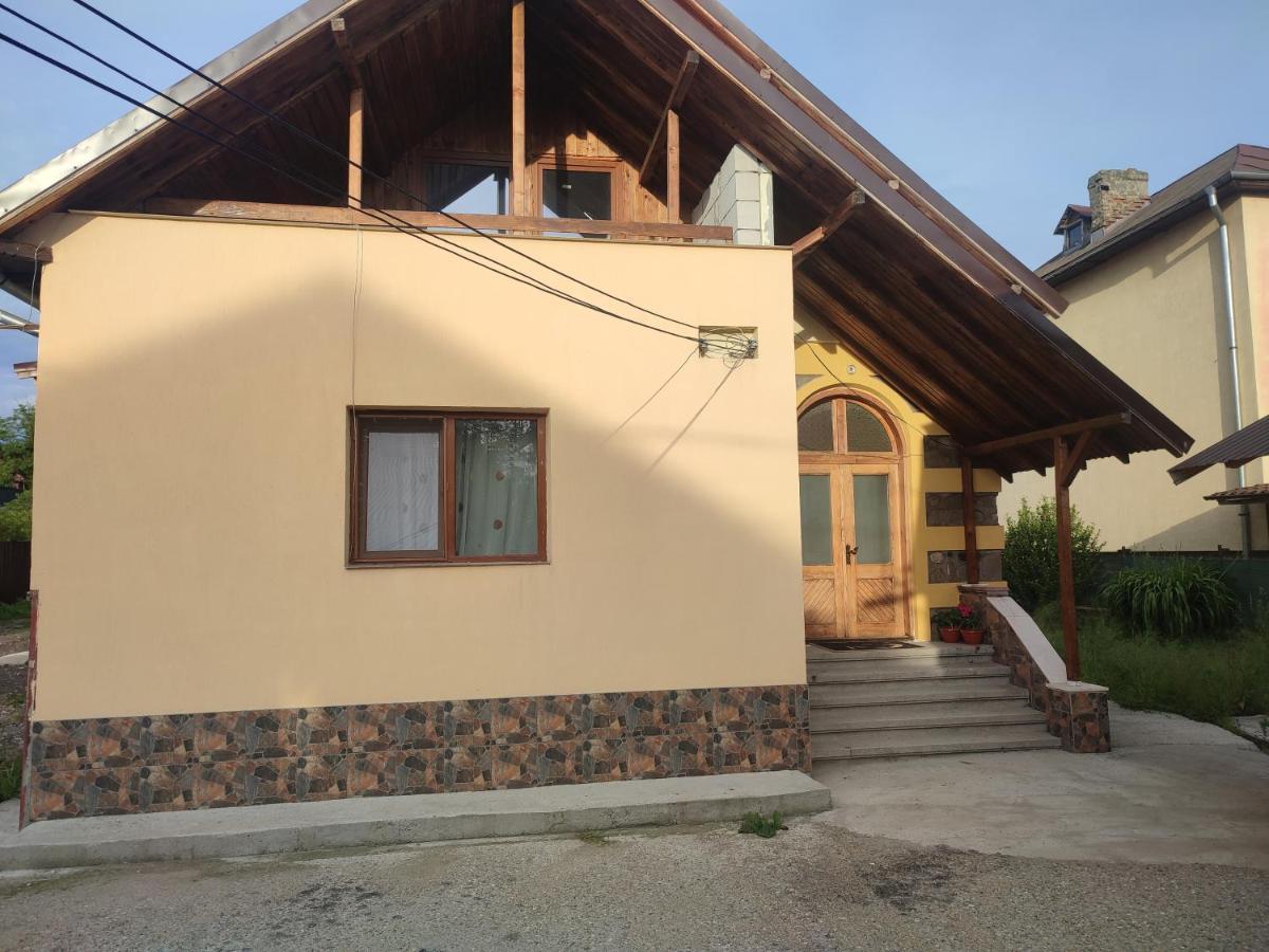 Central House Hotel Curtea De Arges Exterior photo