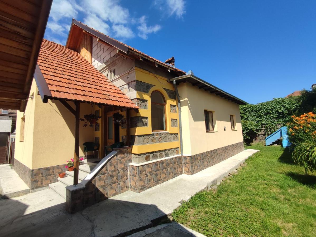 Central House Hotel Curtea De Arges Exterior photo